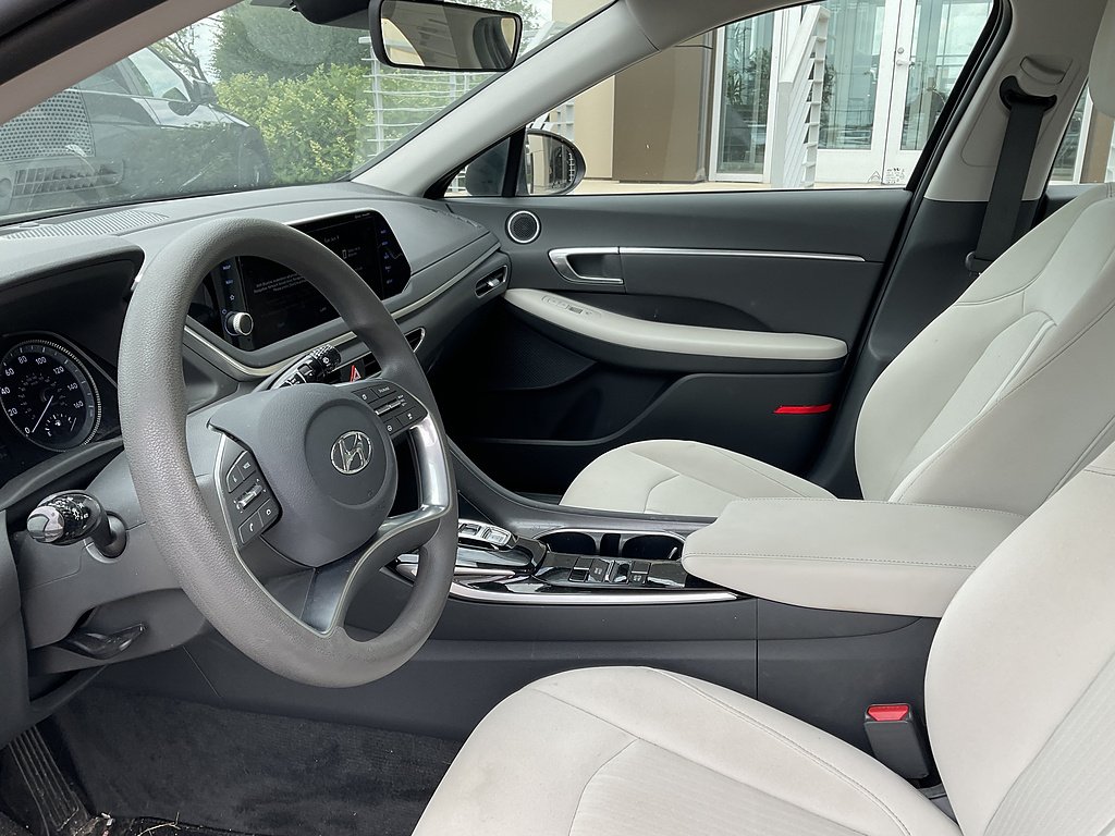 Certified Used 2023 GRAY Hyundai SEL image 2