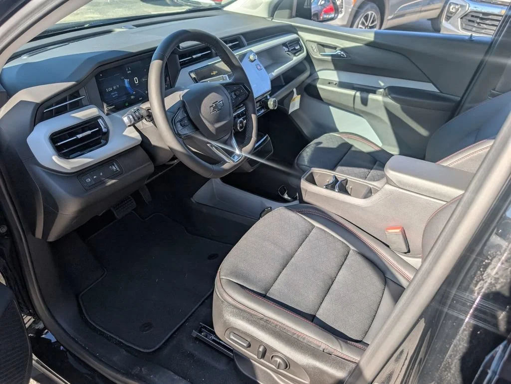 2027 Chevrolet Bolt RS - Photo 6