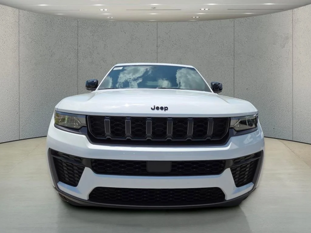 New 2026 Bright White Clear-Coat Exterior Paint Jeep Laredo Altitude image 2