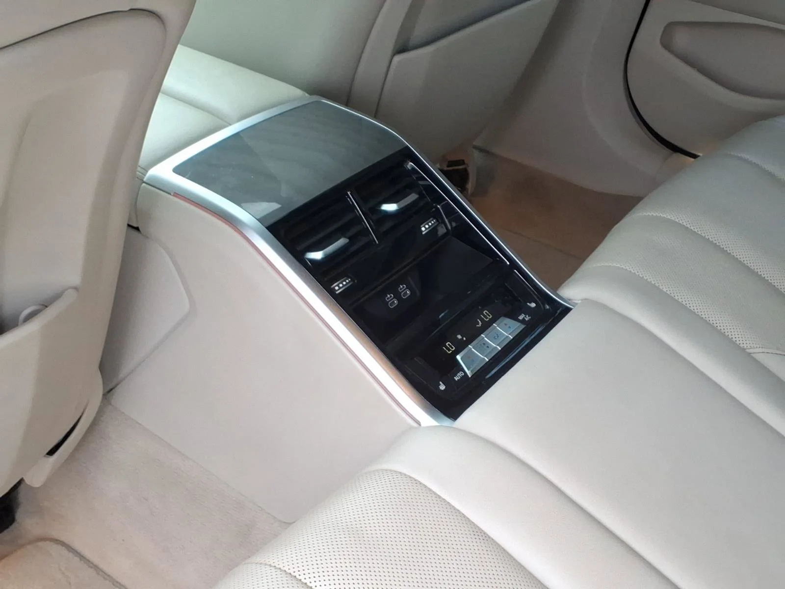 Used 2020 Mineral White Metallic BMW M850i image 30