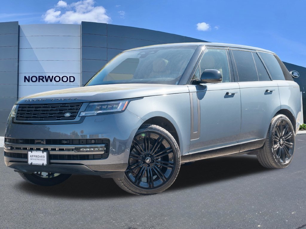 Used 2025  Land Rover SE image 1