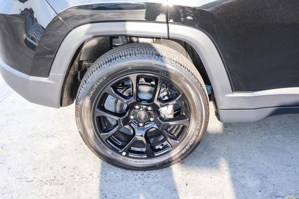 New 2026 Diamond Black Jeep Latitude image 12