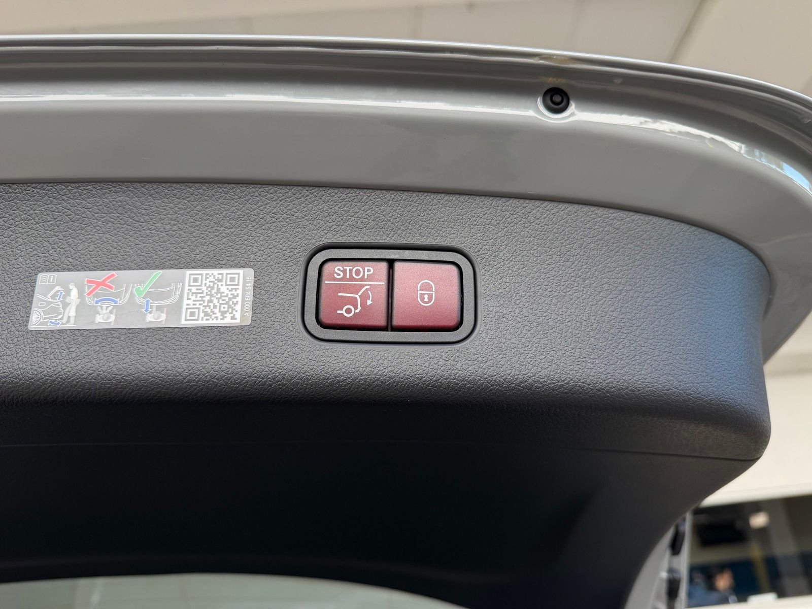New 2026 MANUFAKTUR Alpine Grey Mercedes-Benz GLC 300 image 23