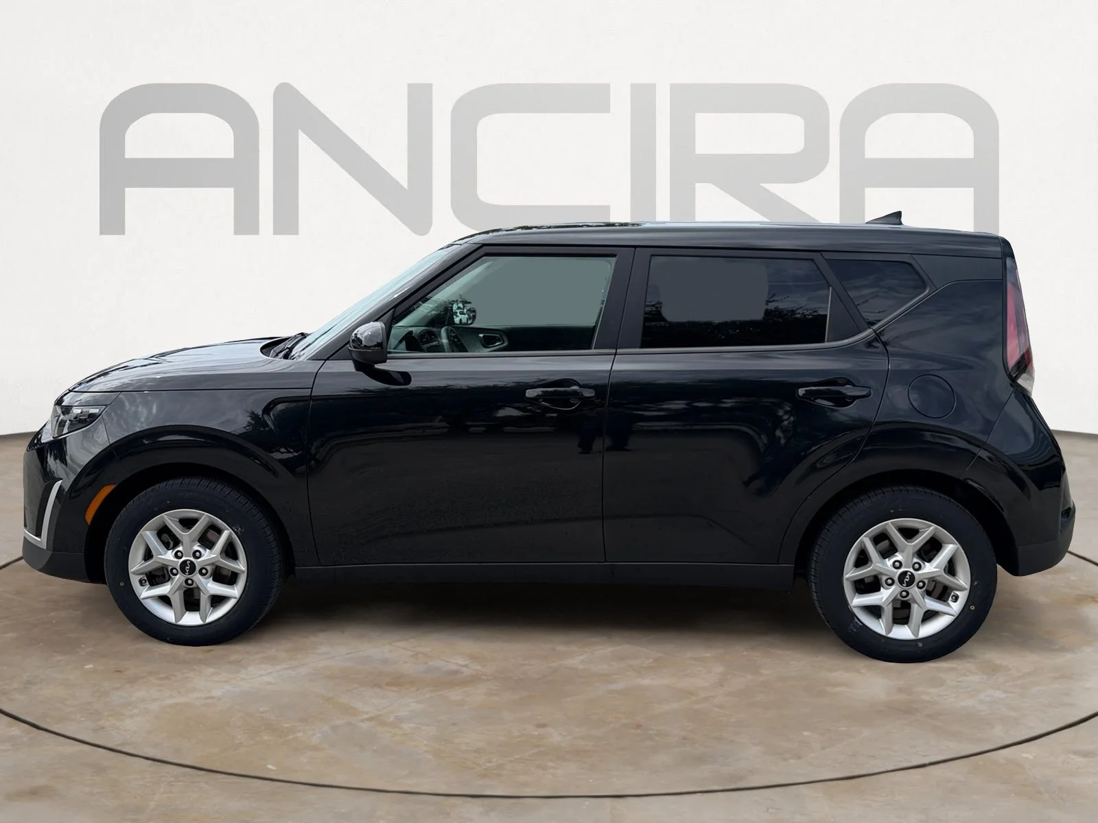 Used 2023 Fusion Black Kia LX image 7