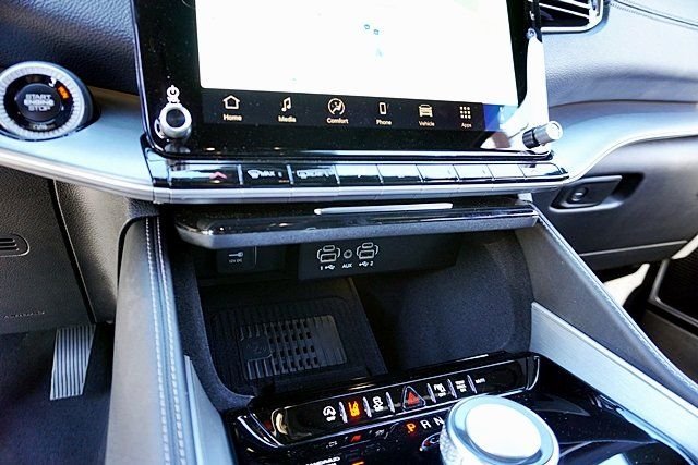 New 2026 Bright White Clear-Coat Exterior Paint Jeep Limited Altitude image 35