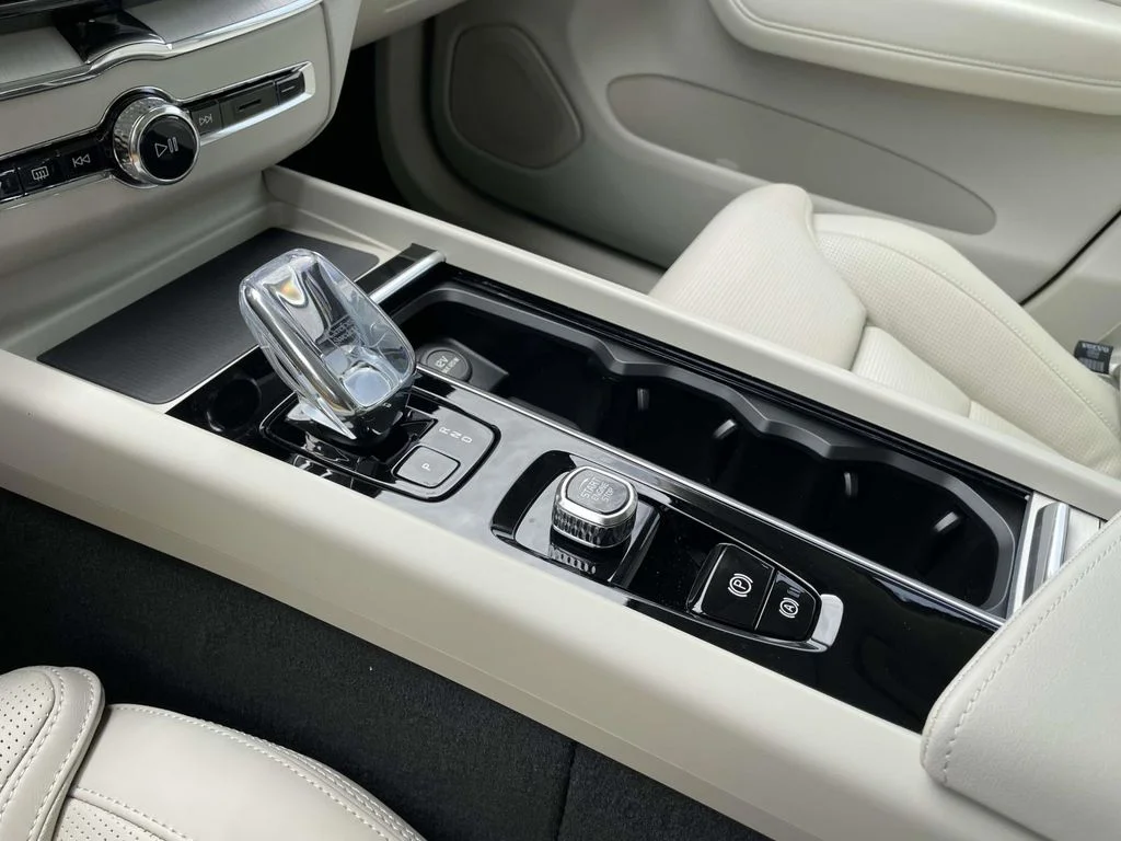 New 2026 Denim Blue Metallic Volvo Ultra image 21
