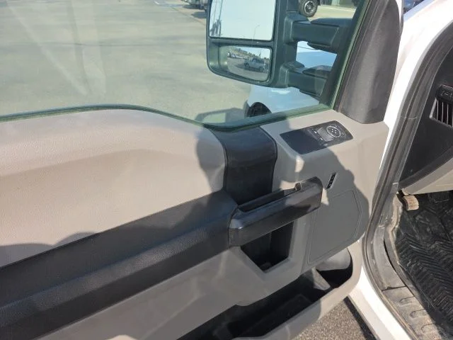 Used 2016 White Ford  image 9