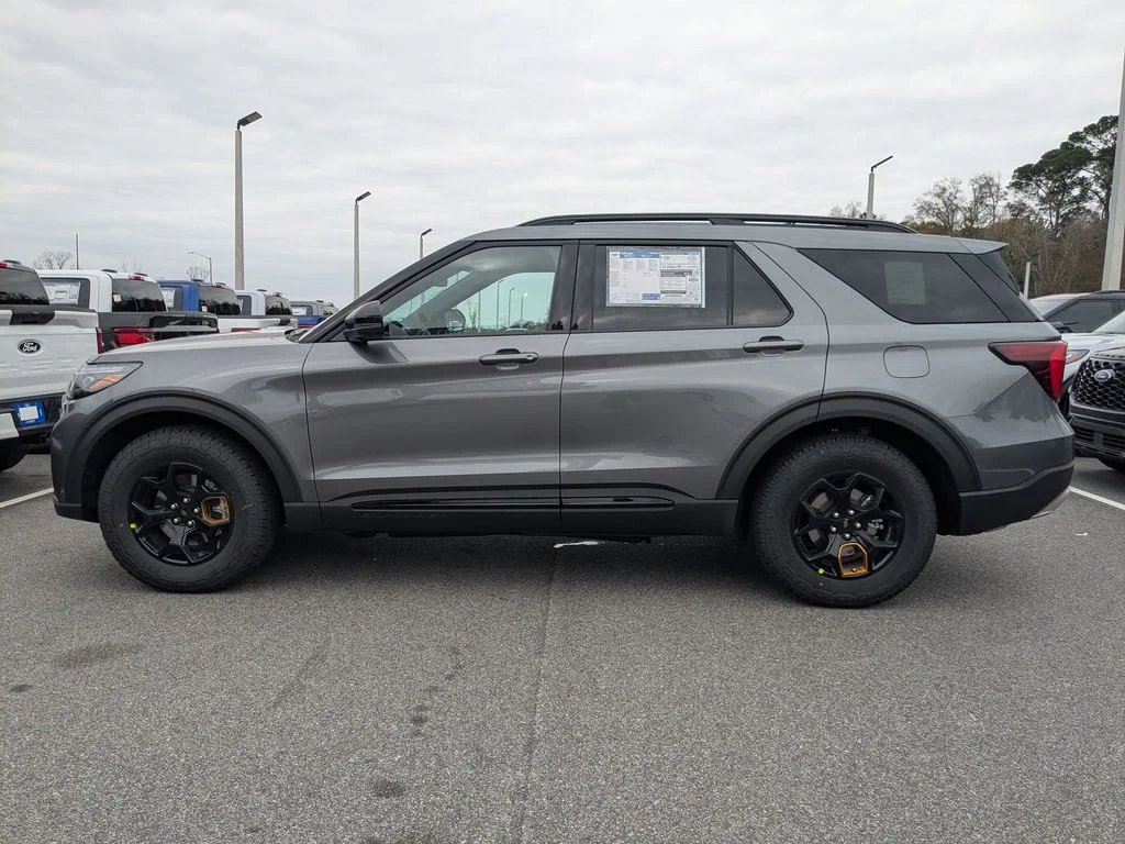 New 2026 Carbonized Gray Metallic Ford Tremor image 7