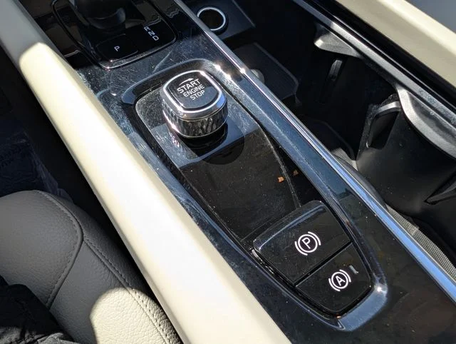 2023 Volvo XC60 Plus - Photo 31