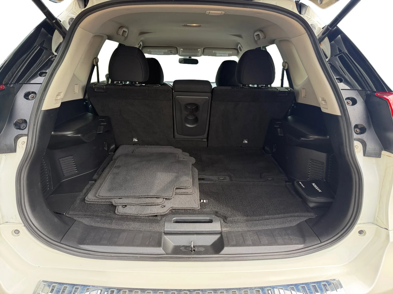 Used 2018 Pearl White Nissan SV image 36