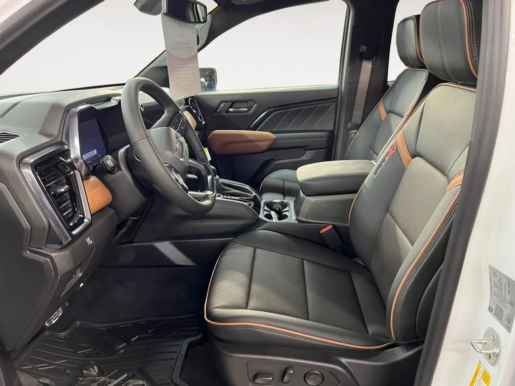 2025 GMC Canyon AT4 - Photo 9