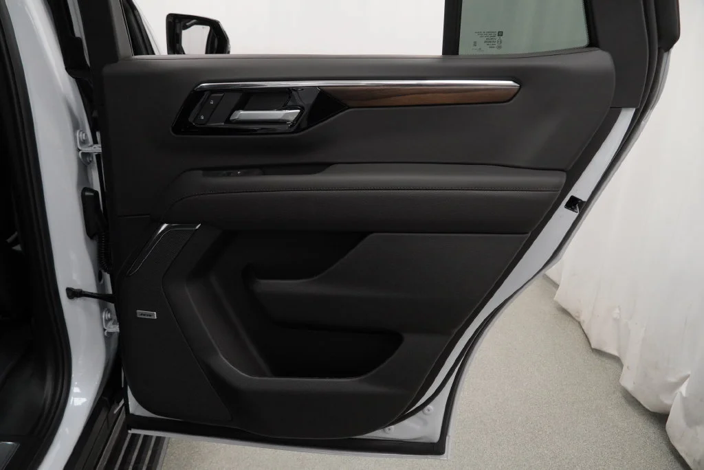 New 2026 Polar White Tricoat Chevrolet High Country image 30