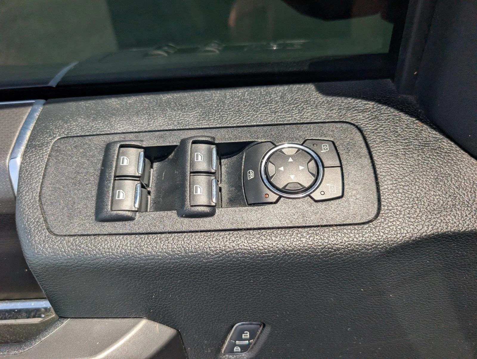 Used 2016 Shadow Black Ford XLT image 29
