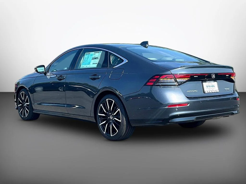 New 2026 Meteorite Gray Metallic Honda Touring Hybrid image 4