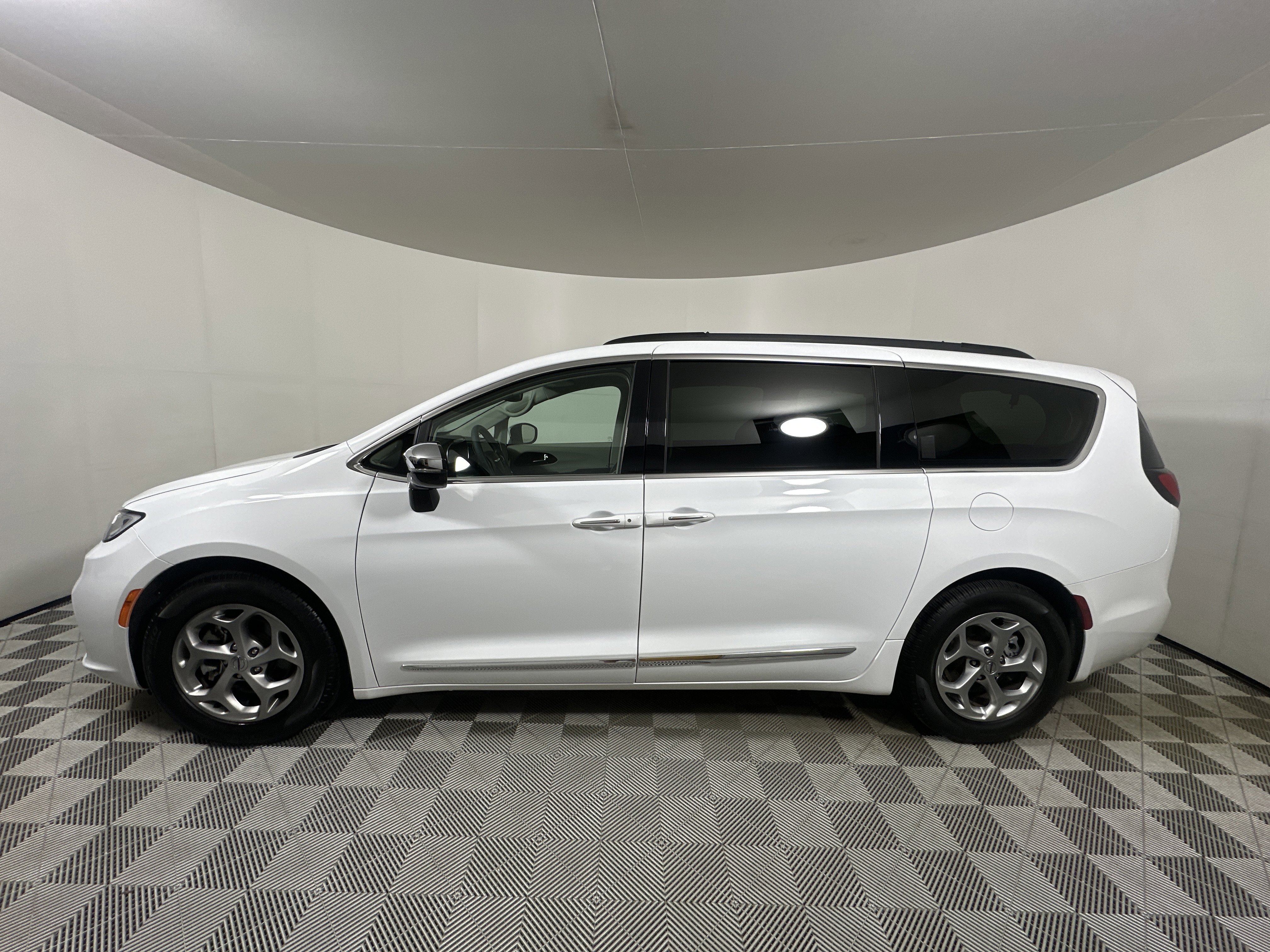 Certified Used 2023 Bright White Clearcoat Chrysler Limited image 4