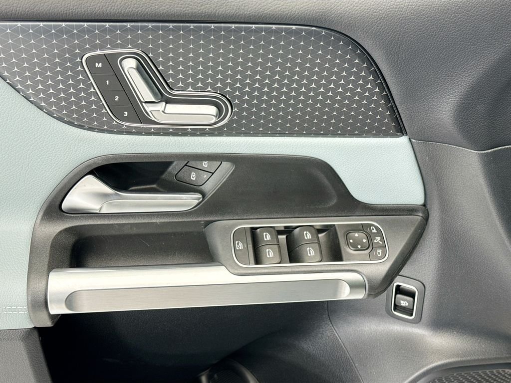 New 2026 Mountain Grey Metallic Mercedes-Benz GLB 250 image 21
