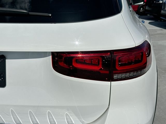Used 2021 White Mercedes-Benz GLB 250 image 31