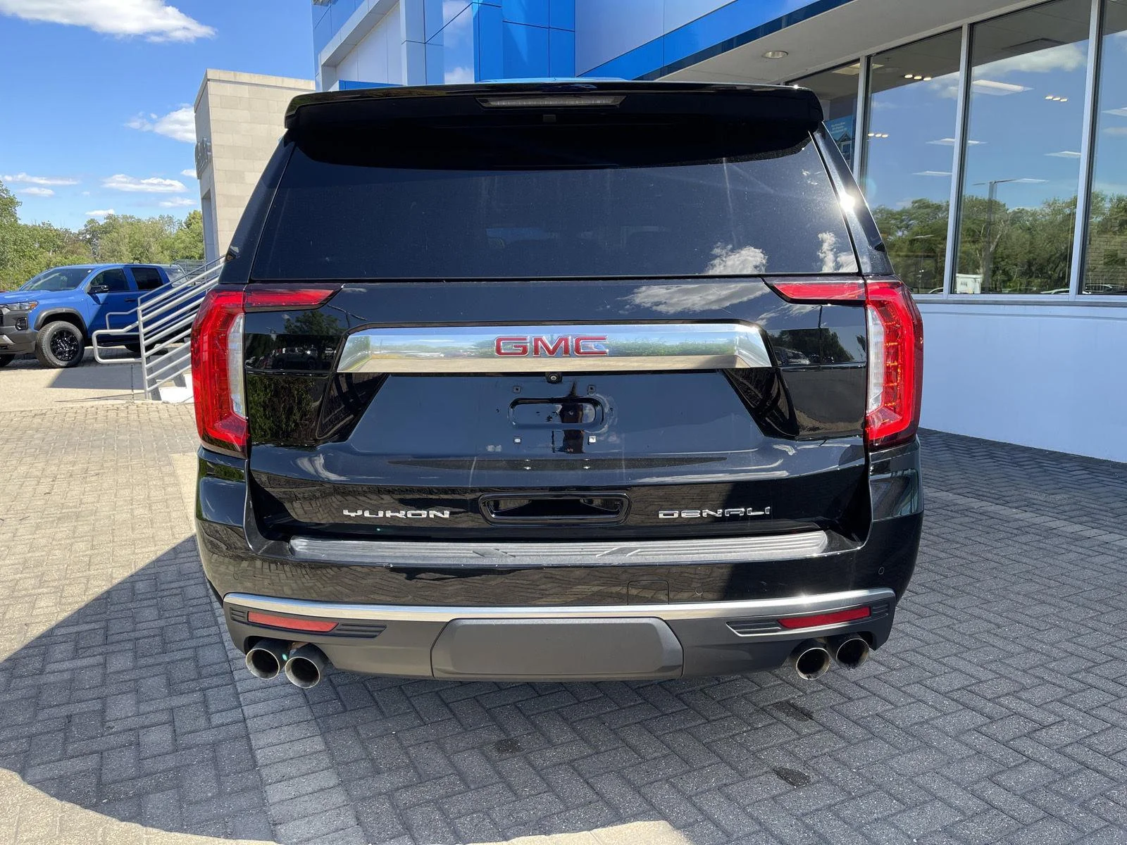 Used 2022 Onyx Black GMC Denali image 4
