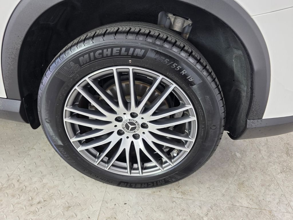 Certified Used 2025 White Mercedes-Benz GLC 300 image 17