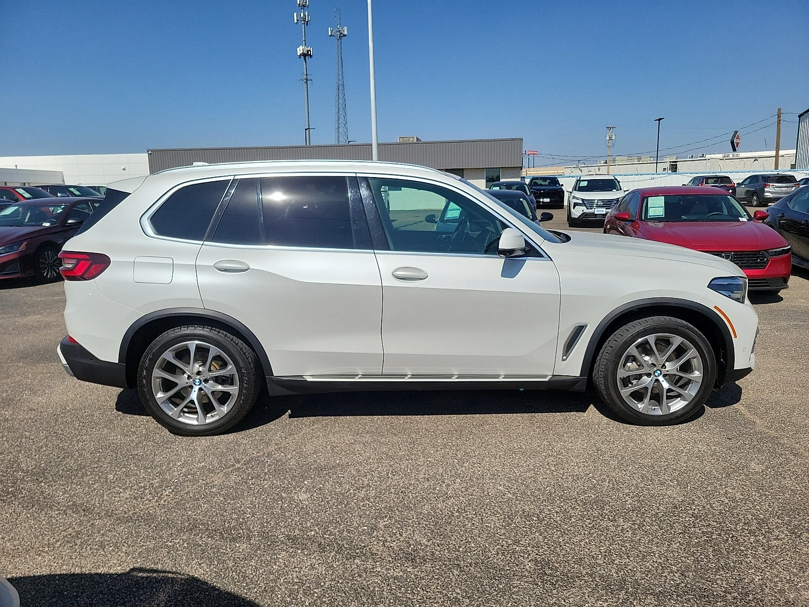 Used 2023 White Metallic BMW xDrive40i image 12