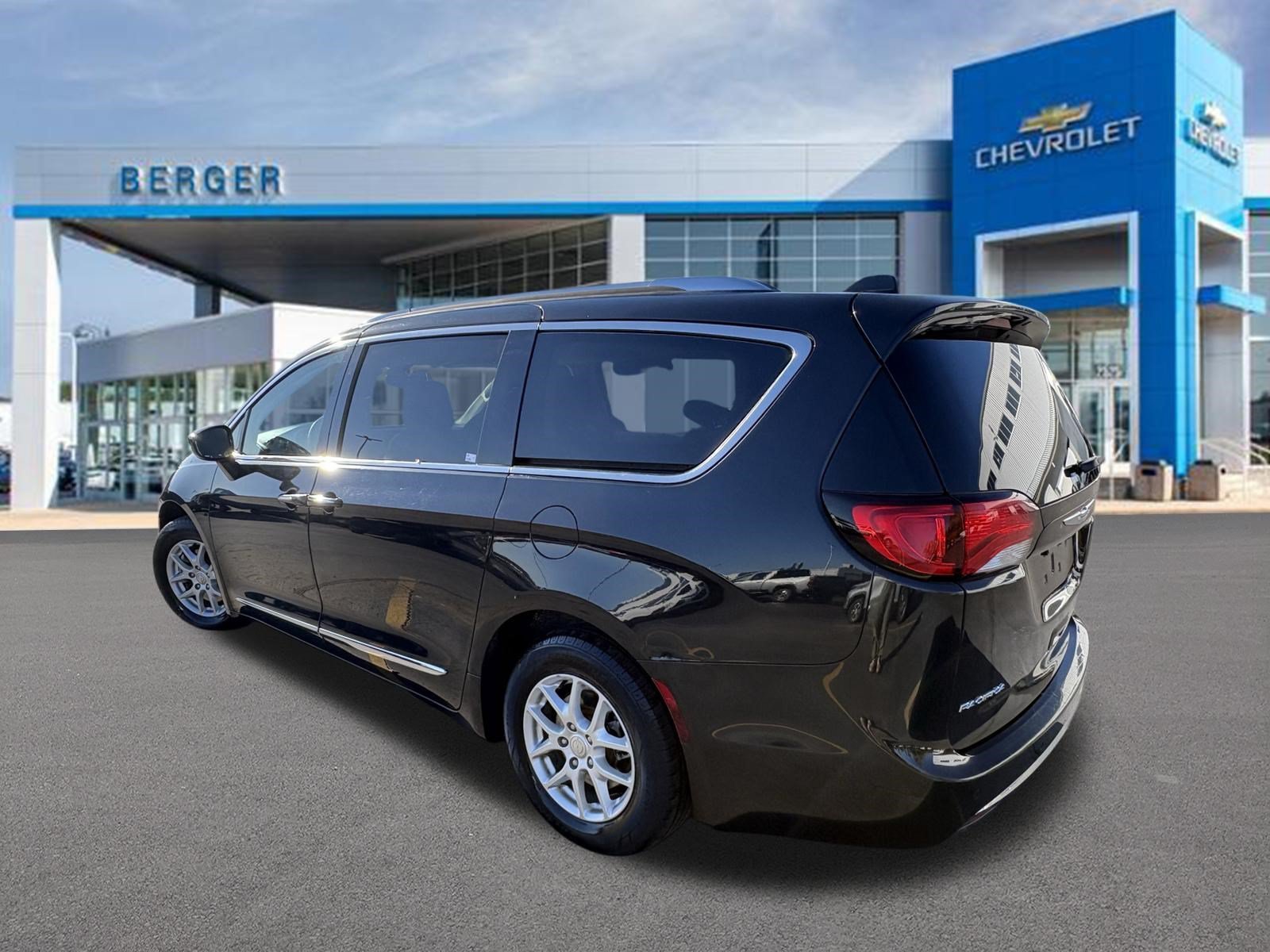 Used 2020 Black Chrysler Touring L image 4