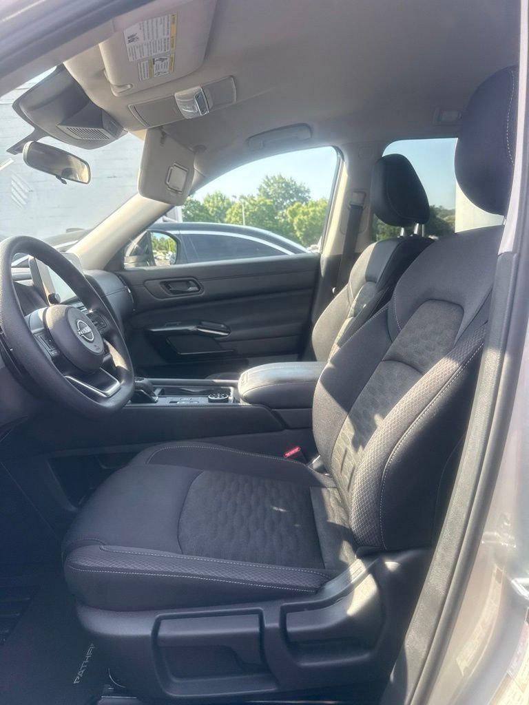 Used 2025 Silver Nissan S image 3