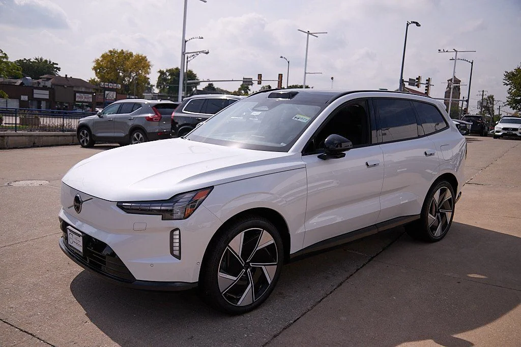 2025 Volvo EX90 Ultra - Photo 6