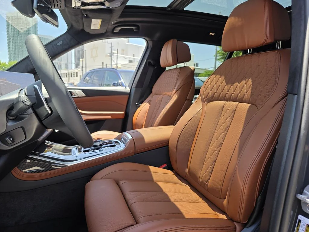 New 2027 Dravit Grey Metallic BMW M60i image 17