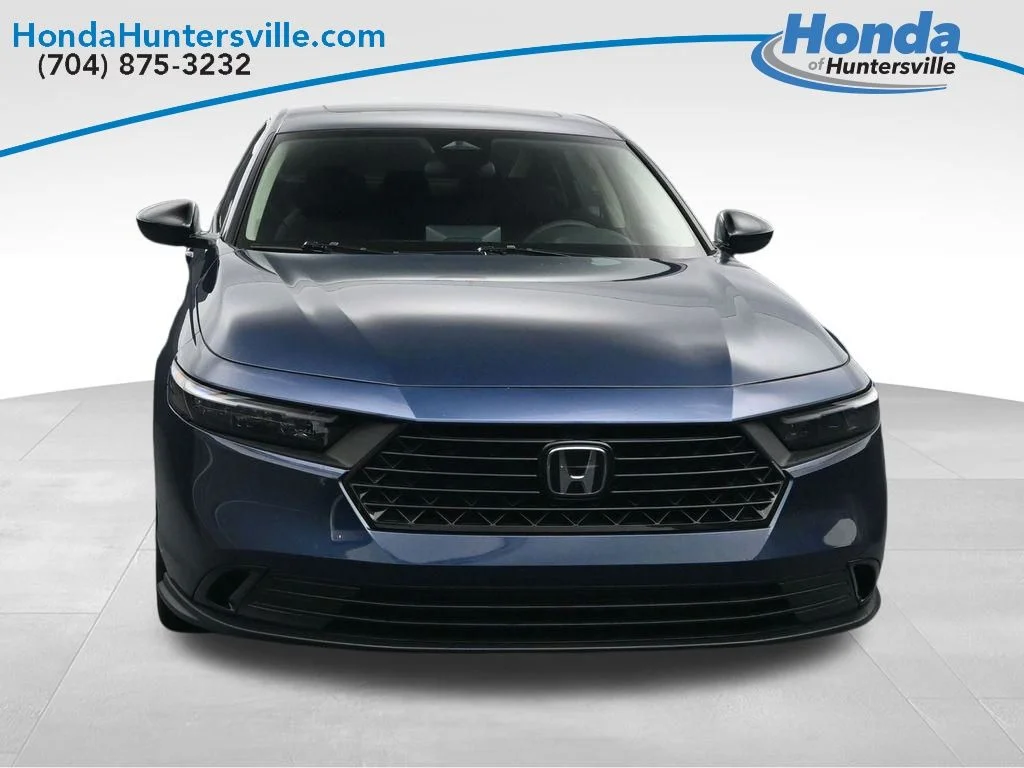 Used 2025  Honda SE image 2