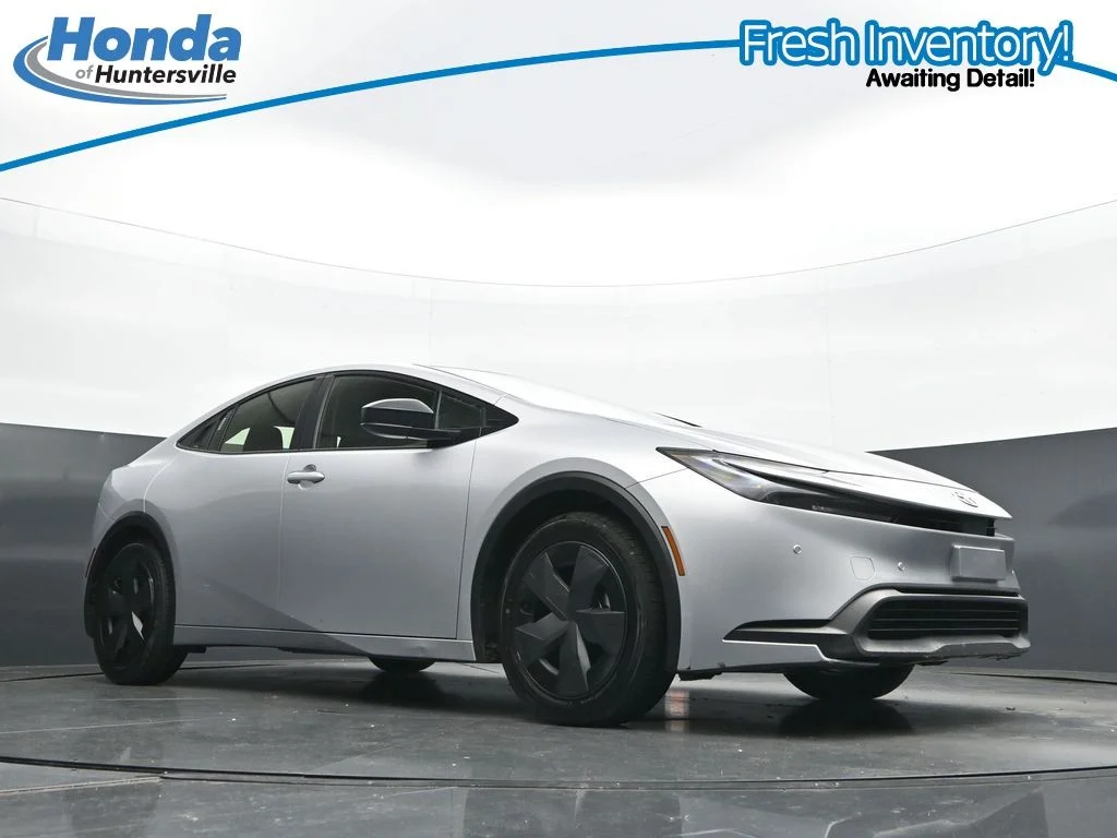 Used 2025 Cutting Edge Toyota LE image 27