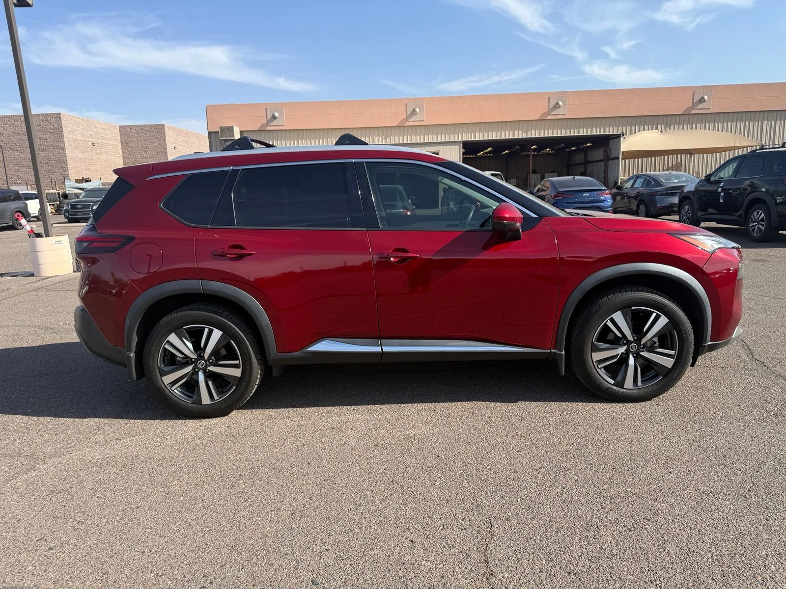 Used 2021 Scarlet Ember Tintcoat Nissan SL image 3
