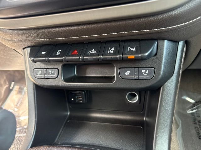 Used 2021 White GMC Denali image 19