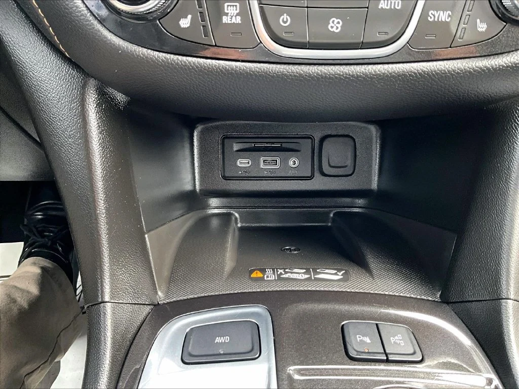 Used 2022 Silver Chevrolet Premier image 33