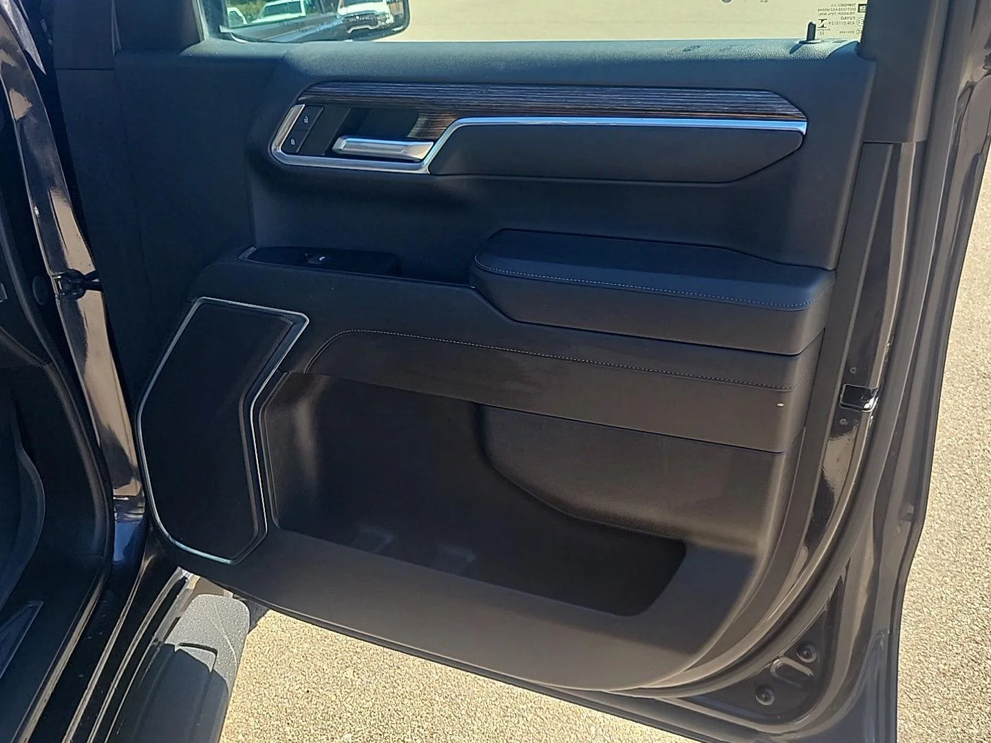 Used 2023 Titanium Rush Metallic GMC Elevation image 19