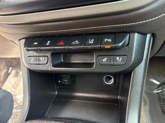 Used 2021 White GMC Denali image 19