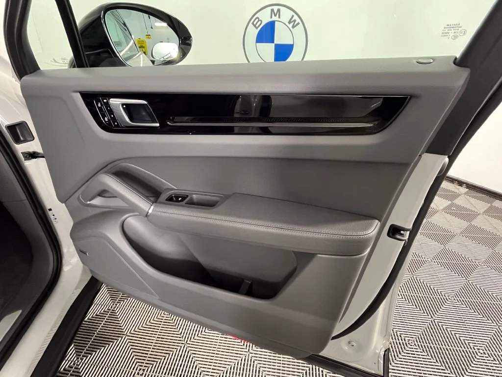 Used 2021 Chalk Porsche Base image 27