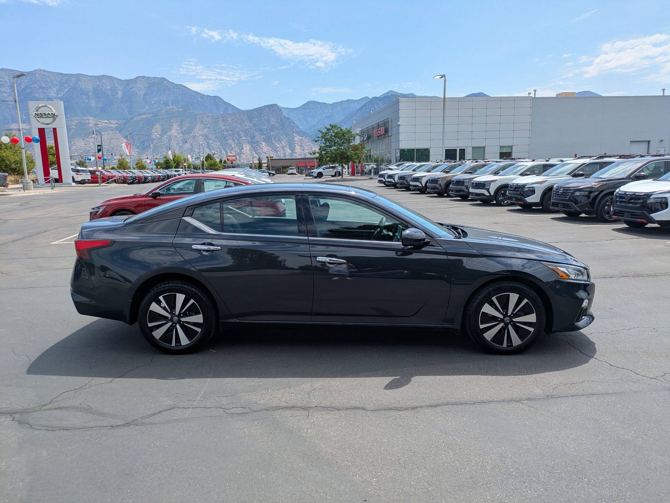 Used 2020 Storm Blue Metallic Nissan 2.5 SV image 2