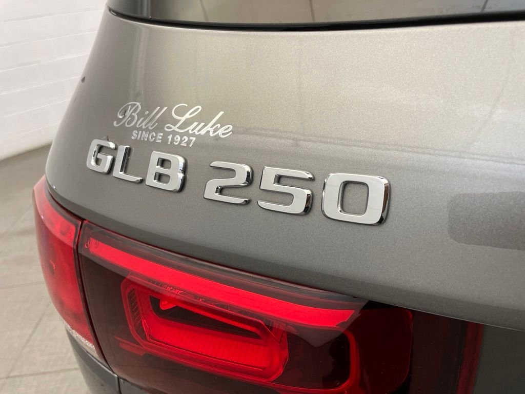 Used 2021 Gray Mercedes-Benz GLB 250 4MATIC® image 8