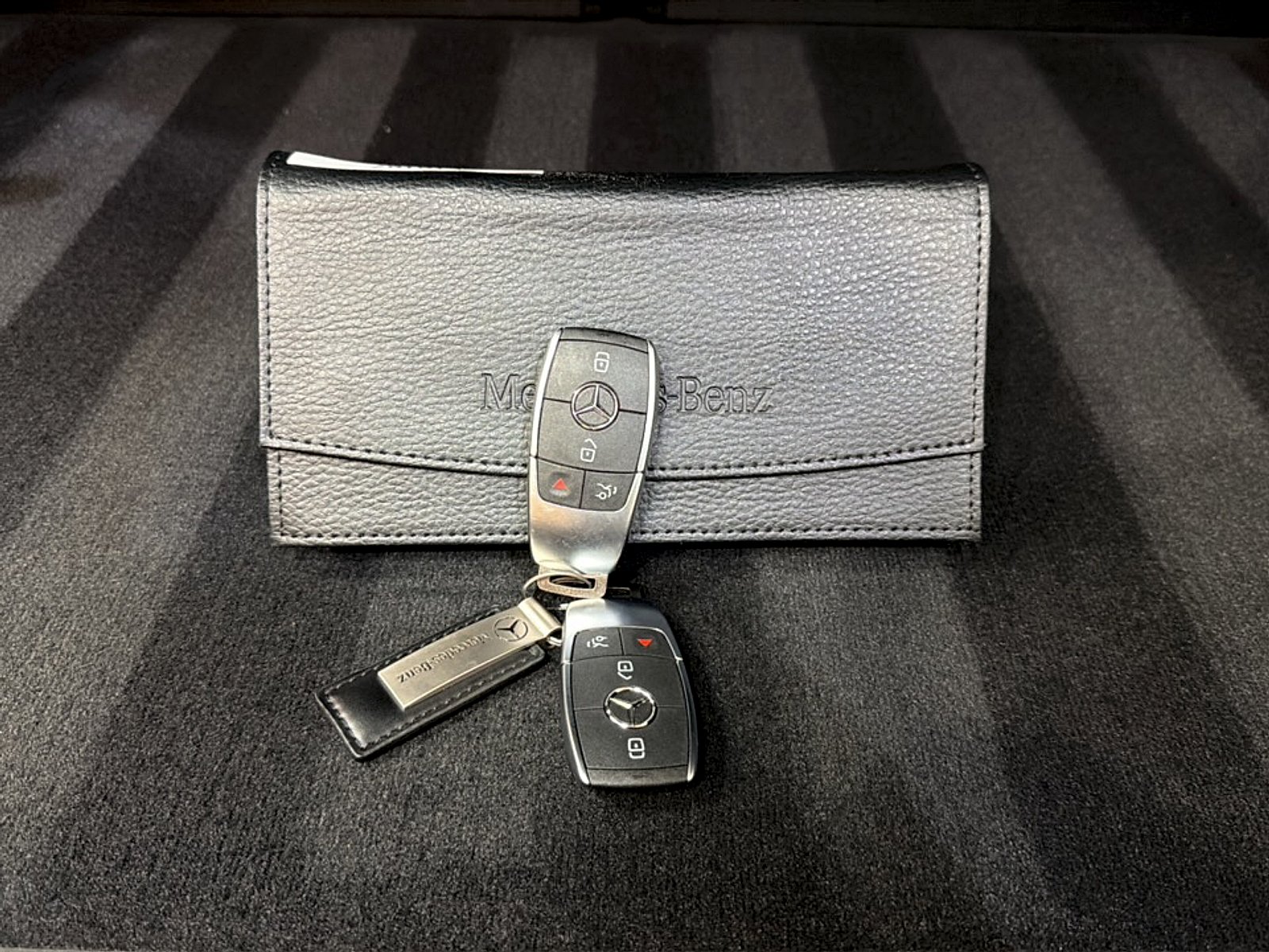Used 2025 Night Black Mercedes-Benz 4MATIC® image 27