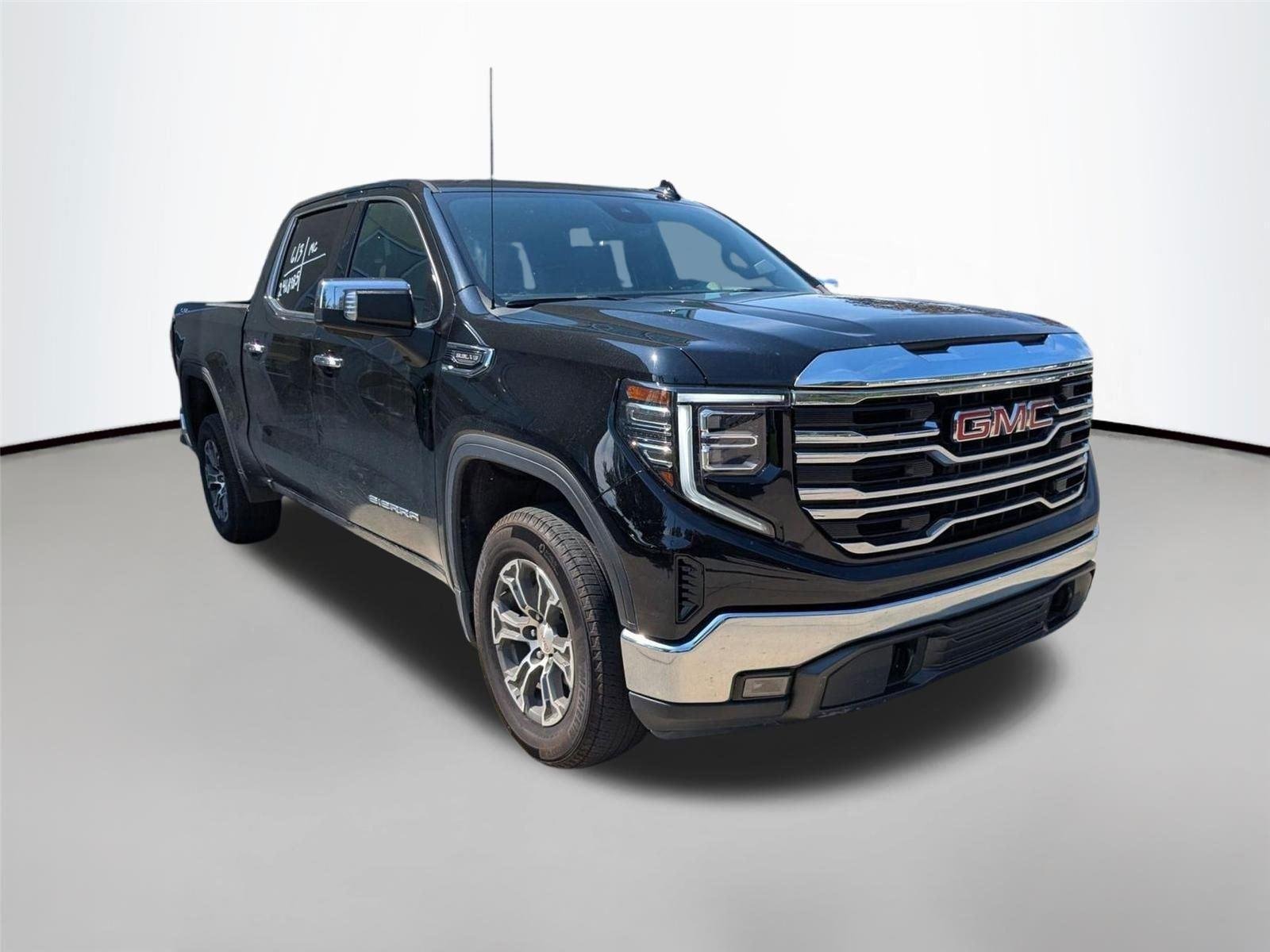 Used 2025 Onyx Black GMC SLT image 4