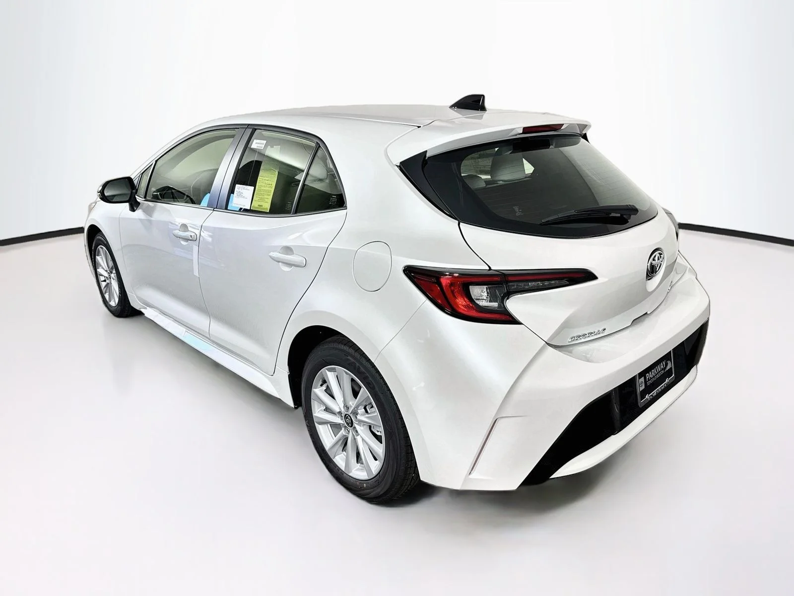 New 2027 Wind Chill Pearl <sup>1</sup> Toyota  SE image 4