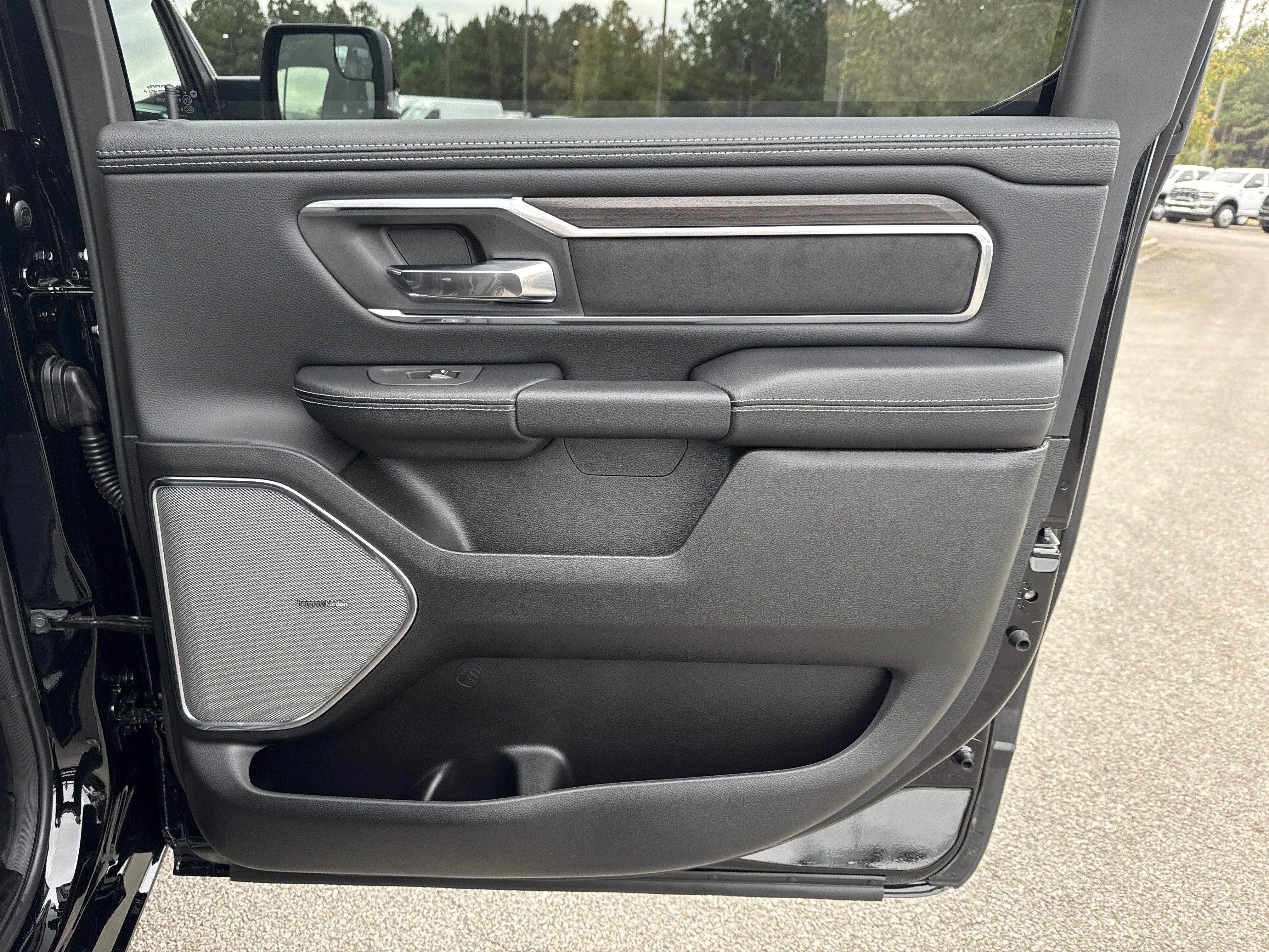 New 2026 Diamond Black Crystal Pearl-Coat Exterior Paint RAM Laramie image 18