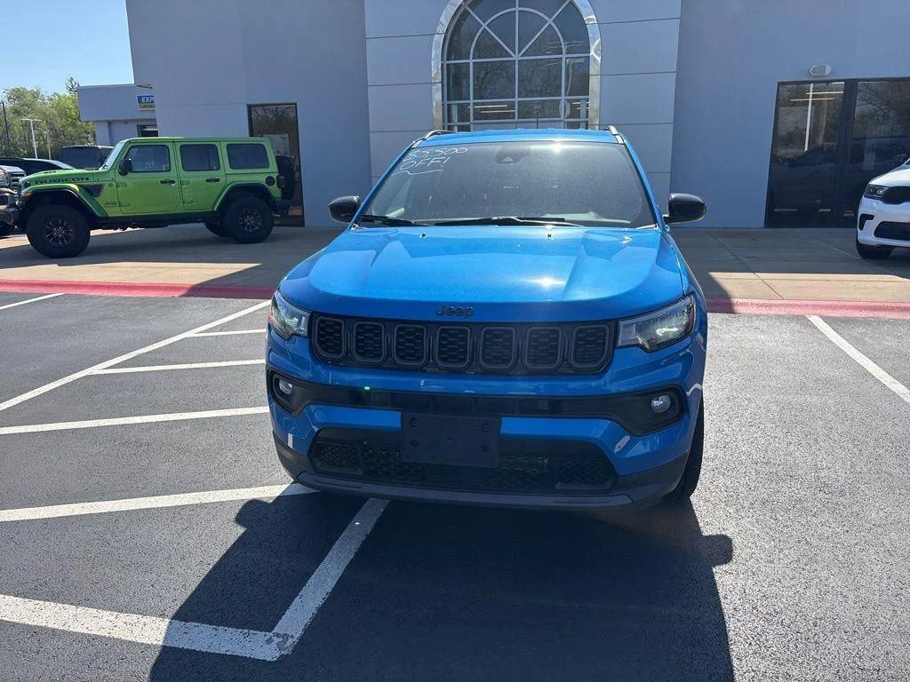 New 2026 Hydro Blue Pearlcoat Jeep Latitude Altitude image 3