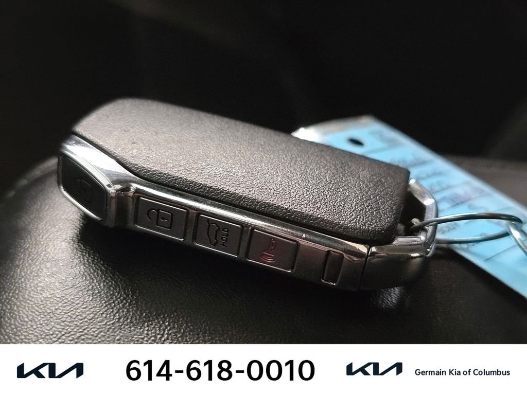 Used 2020 Black Kia S image 34