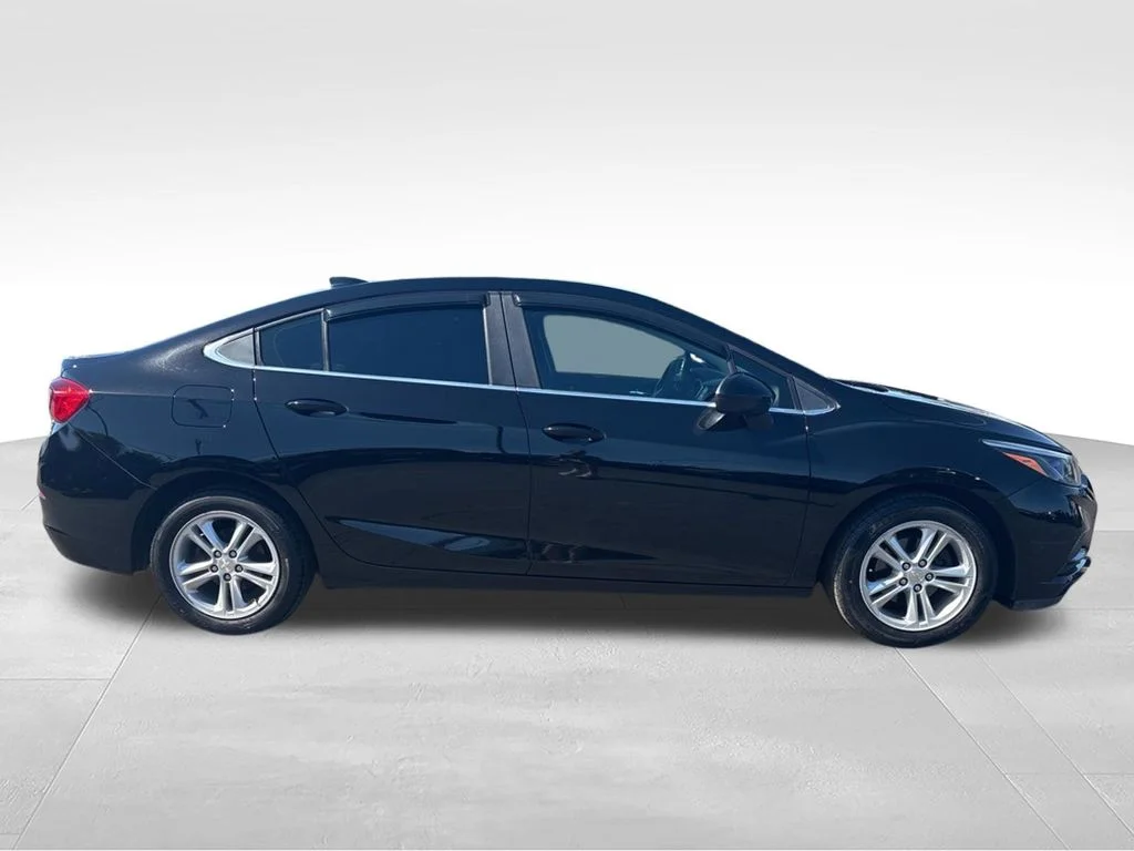 Used 2018 Chevrolet Cruze LT with VIN 1G1BE5SM0J7225009 for sale in Shelby, OH