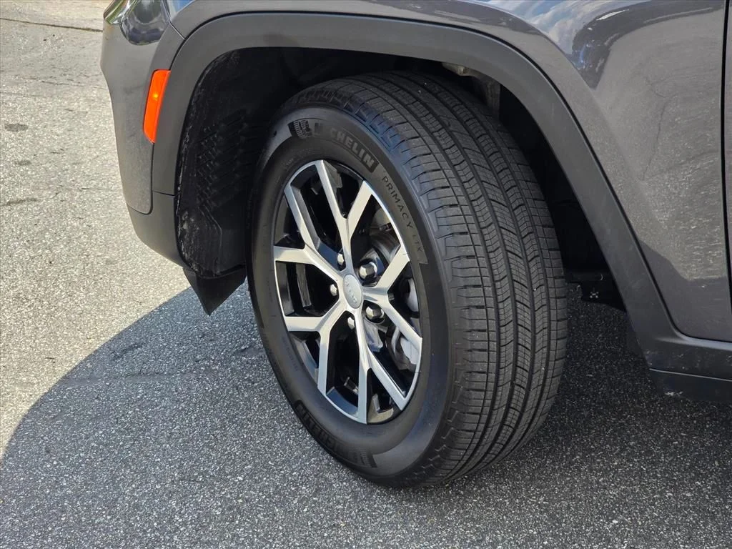 Used 2025 Gray Jeep Limited image 27