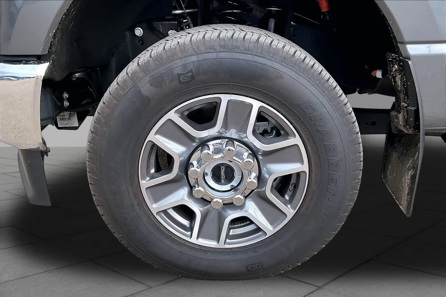Used 2026 Carbonized Gray Metallic Ford LARIAT image 11