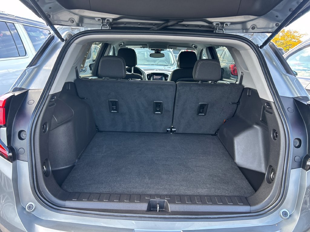 Used 2024 Silver GMC SLE image 27