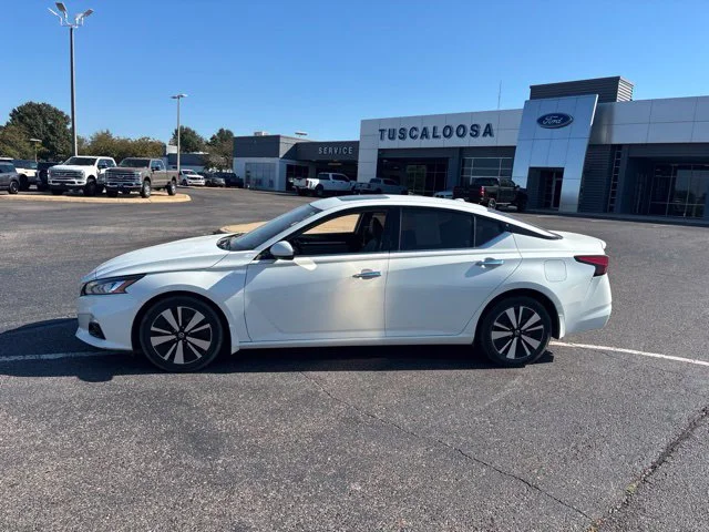 Certified Used 2021 White Nissan 2.5 SL image 5