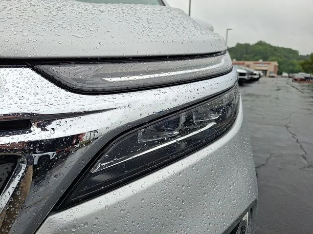 Used 2022 Silver Chevrolet Premier image 9